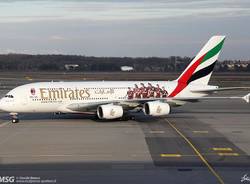 Ecco il 380 di Emirates con l'adesivo del Milan