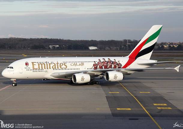 Ecco il 380 di Emirates con l'adesivo del Milan 