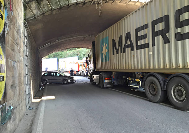 Incidente nel sottopasso di via Gasparotto