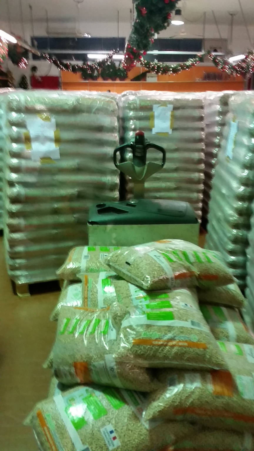 La Guardia di Finanza sequestra oltre 87 tonnellate di pellet e 4 mila litri di gasolio