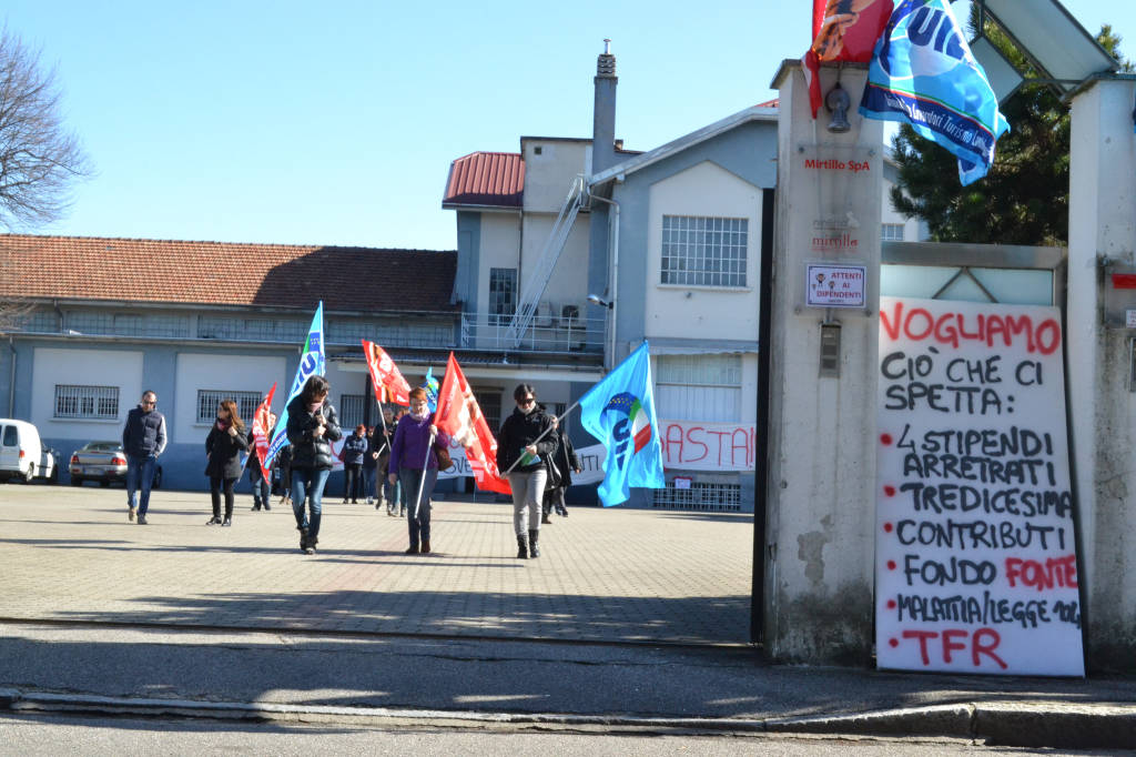 La protesta dei lavoratori di Unishop