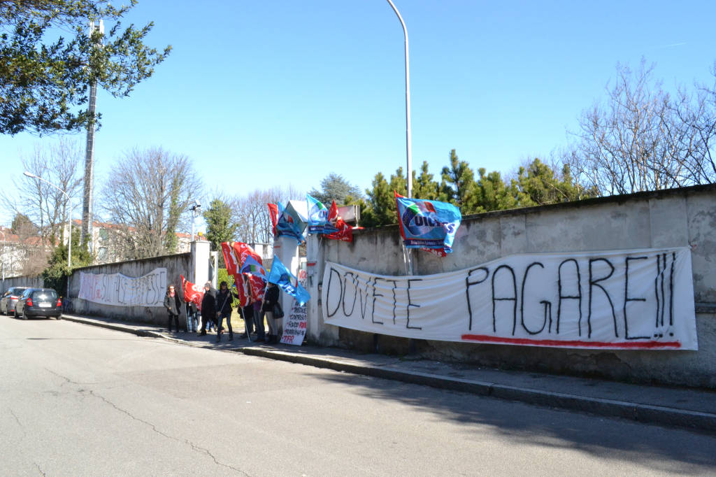 La protesta dei lavoratori di Unishop