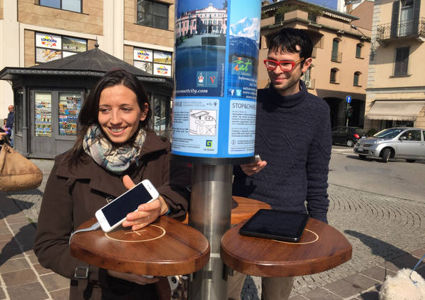 La torretta varesina per ricaricare tablet e cellulari 