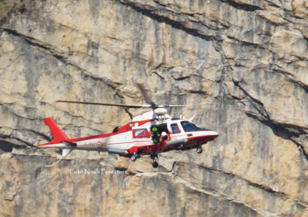 Elicottero a Laveno Mombello per un soccorso persona