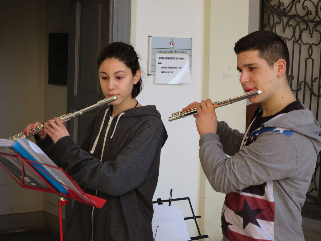 Lezione musicale per difendere i docenti 