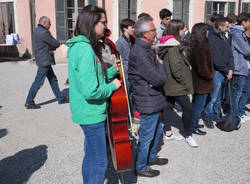 Lezione musicale per difendere i docenti 