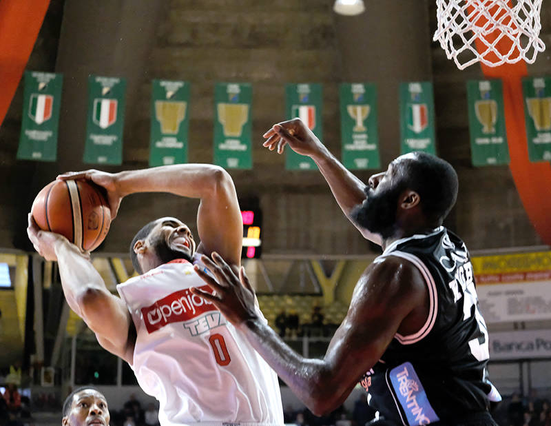 Openjobmetis Varese - Dolomiti Trento 96-82