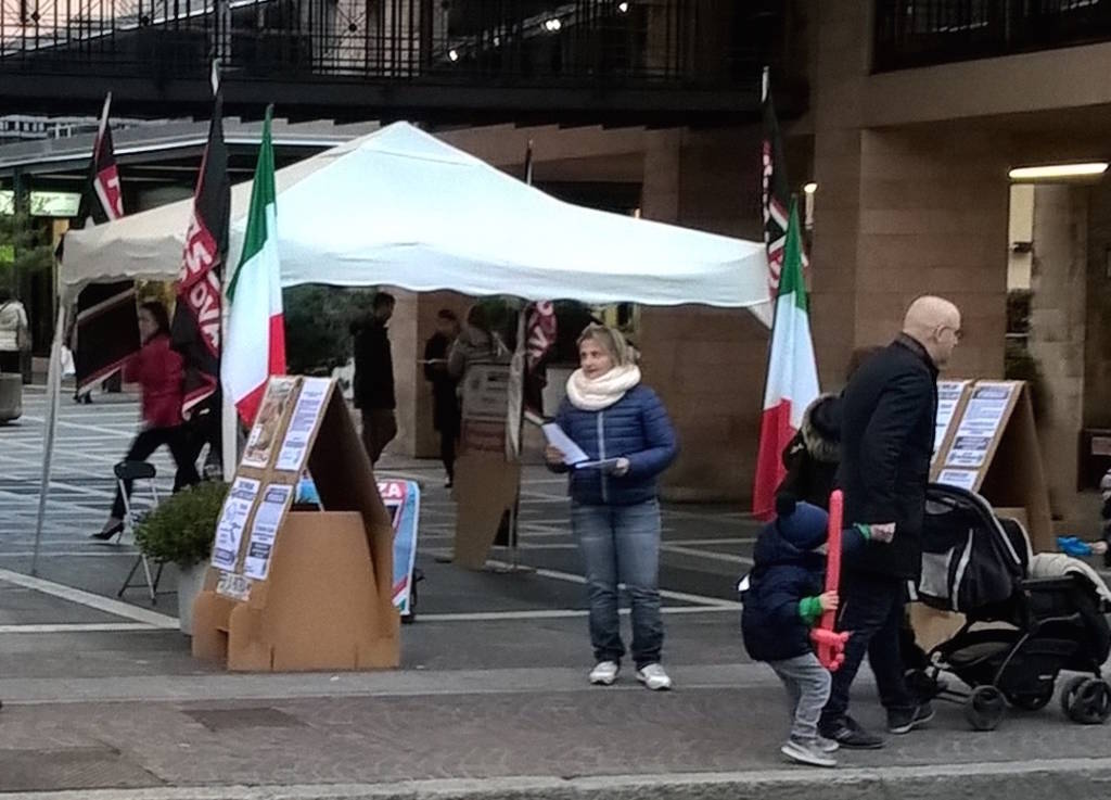 Presidio dell'associazione Evita Peron a Varese