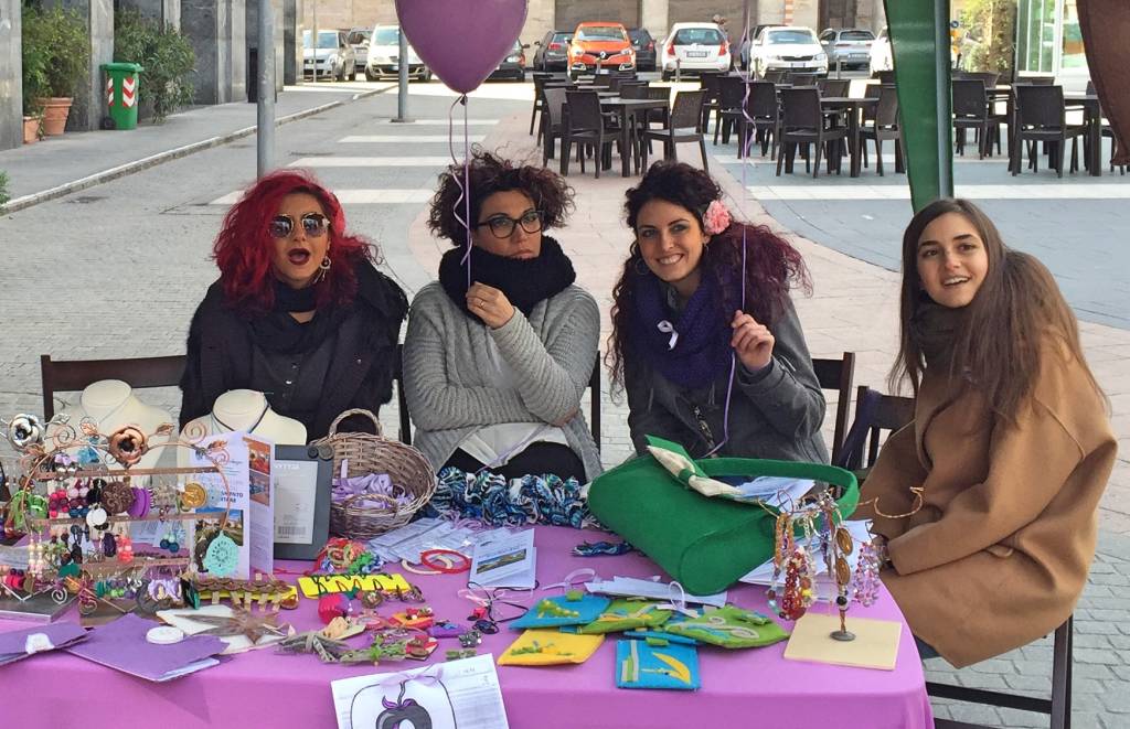 Un gazebo lilla contro i disturbi alimentari 