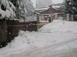 Vigili urbani al lavoro durante la nevicata del 5 marzo