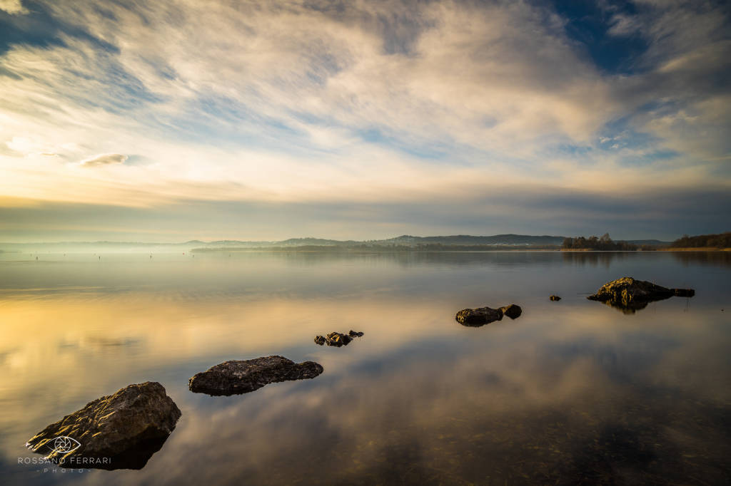 Alba sul lago di Varese