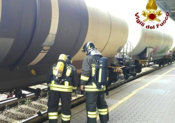 Perdita da una cisterna ferroviaria a Sesto Calende