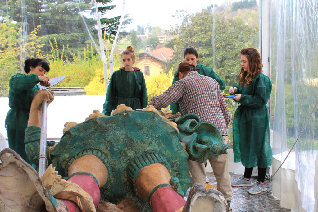 Induno Olona - concluso il restauro delle statue di Expo