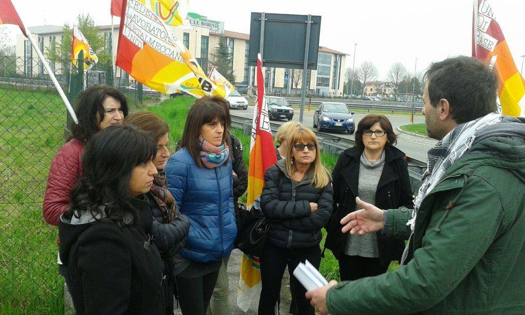 La protesta delle addette alle pulizia