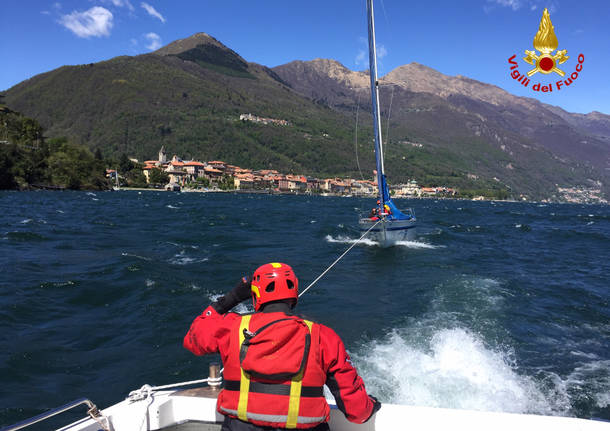 Barche e surfisti in difficoltà salvati dai Vigili del Fuoco