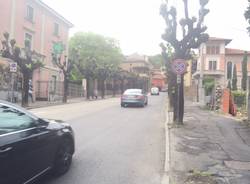 Lavori in corso a Gavirate il 20 aprile 2016 in via Cavallotti