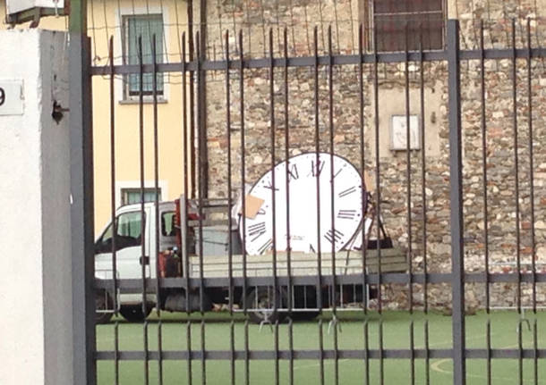 Lavori in corso sul campanile di Angera