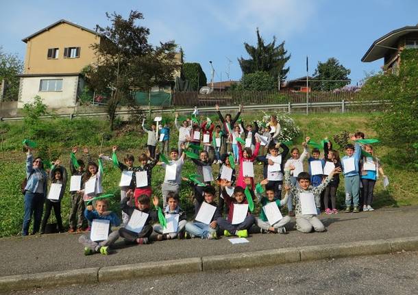 lozza piantumazione dei bambini della primaria