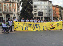 movimento 5 stelle flash mob varese referendum trivelle