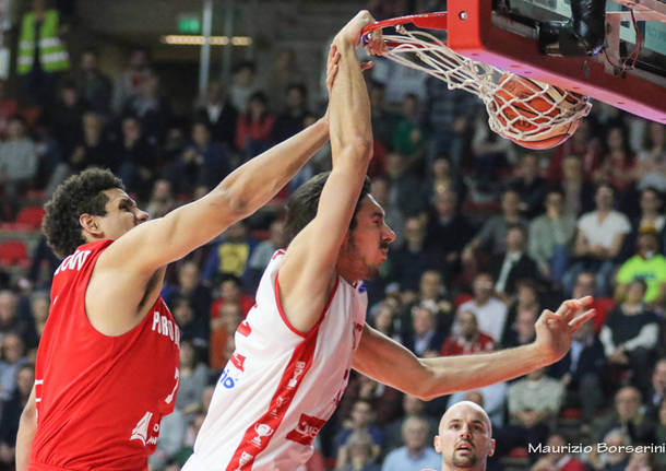 Openjobmetis Varese - Giants Anversa 105-93