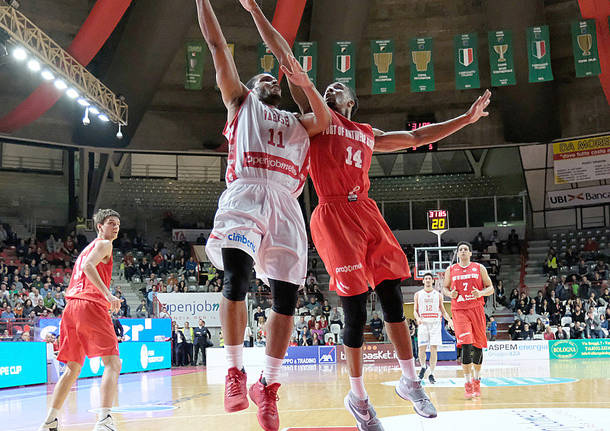 Openjobmetis Varese - Giants Anversa 105-93