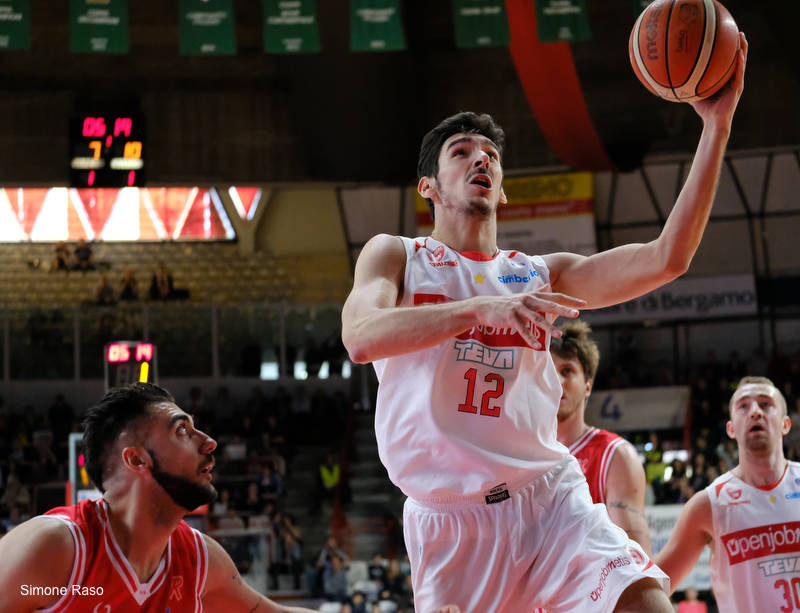 Openjobmetis Varese - Grissin Bon Reggio Emilia 77-69