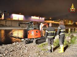 Petrolio nel fiume a Genova