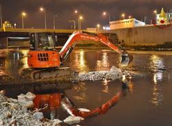 Petrolio nel fiume a Genova