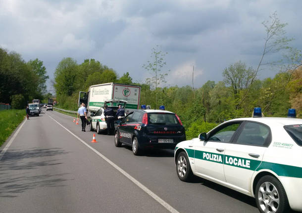 Tir fuori strada, traffico sulla sp36