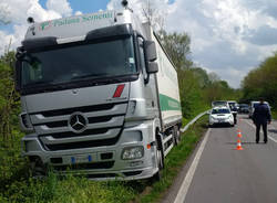 Tir fuori strada, traffico sulla sp36