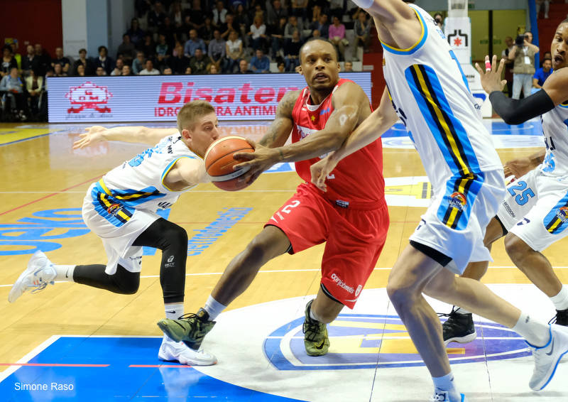 Vanoli Cremona - Openjobmetis Varese 70-79