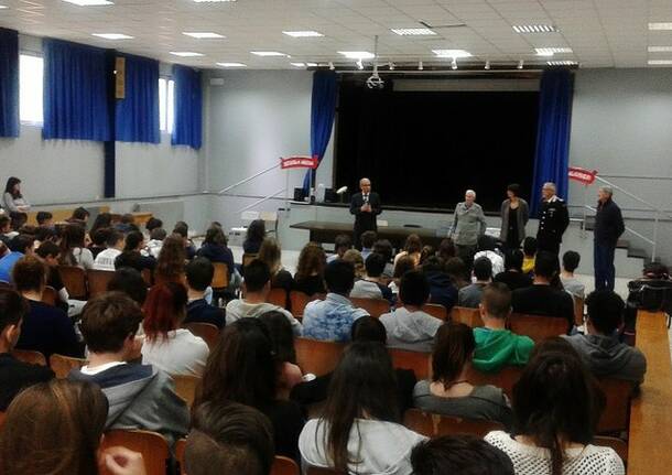 Scuola: consegna della Costituzione alle Dante Alighieri