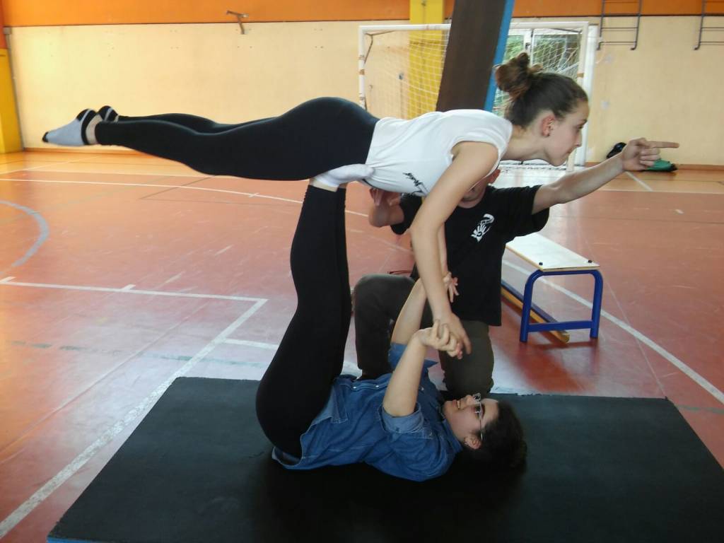 A scuola di circo all'Ipsia Parma di Saronno