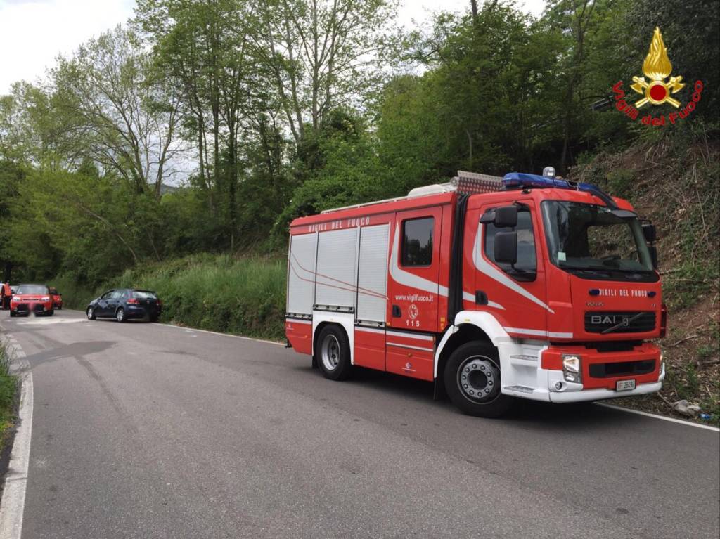 Auto ribaltata a Grantola