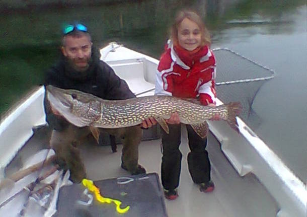Fabio e Gaia sul lago maggiore con luccio da 1,20 mt