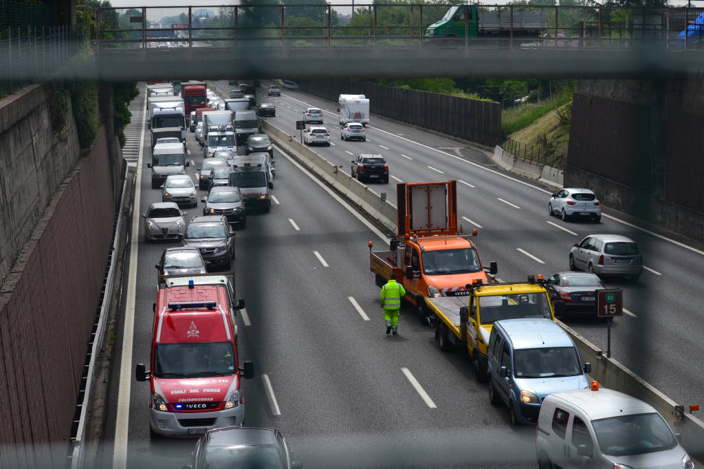 Tir schiaccia macchina