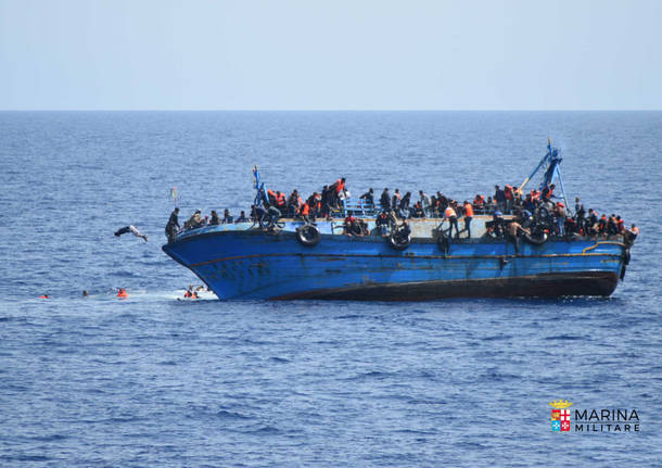 Ribaltamento barcone nel canale di Sicilia