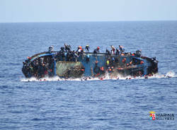 Ribaltamento barcone nel canale di Sicilia