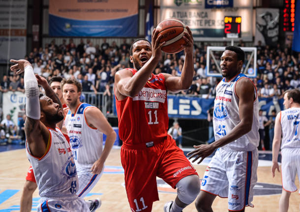 Vitasnella Cantù - Openjobmetis Varese 89-79