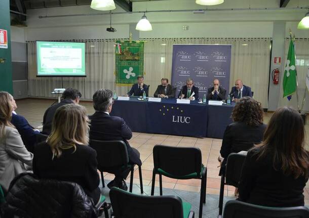 Maroni alla Liuc per la firma dell’accordo sulla residenza studentesca
