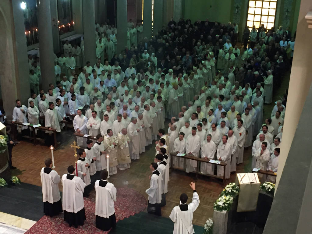 Festa dei fiori per i nuovi sacerdoti al Seminariondi Venegono