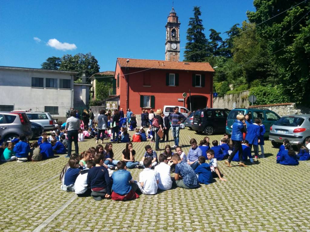 Incendio azzate in via Roma