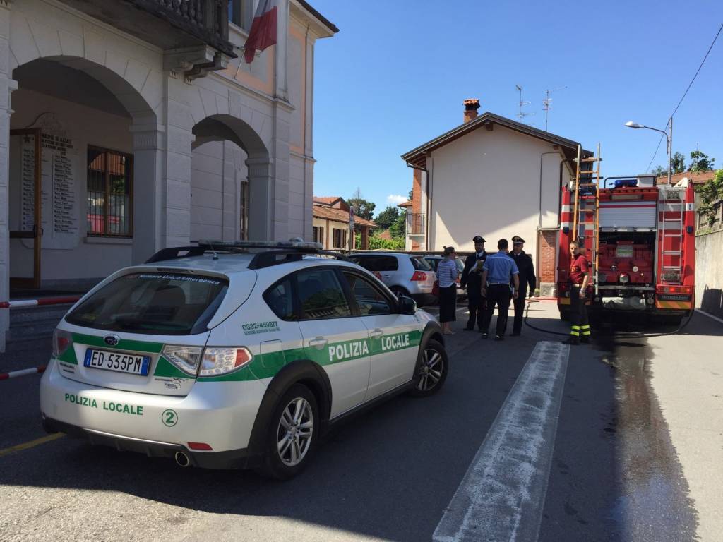 Incendio azzate in via Roma