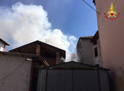 Incendio azzate in via Roma