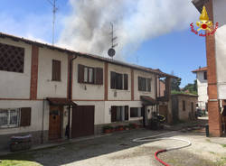 Incendio azzate in via Roma