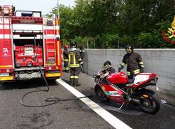 Incendio moto autostrada