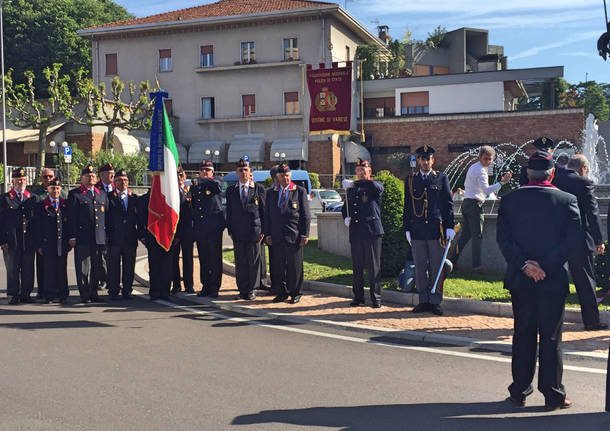 La deposizione della corona ai caduti della Polizia