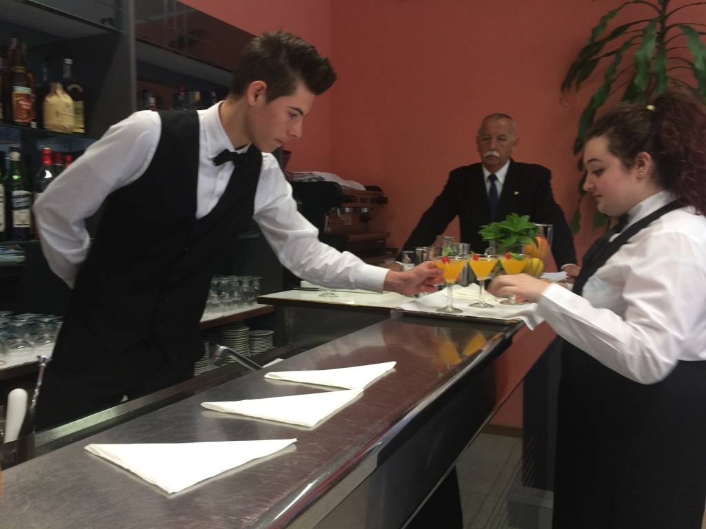 La gara dei futuri barman al Cfp di Luino