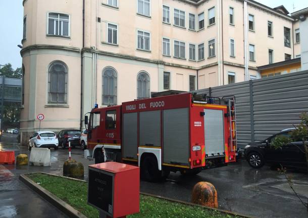 Ospedale evacuato, vigili del fuoco in azione