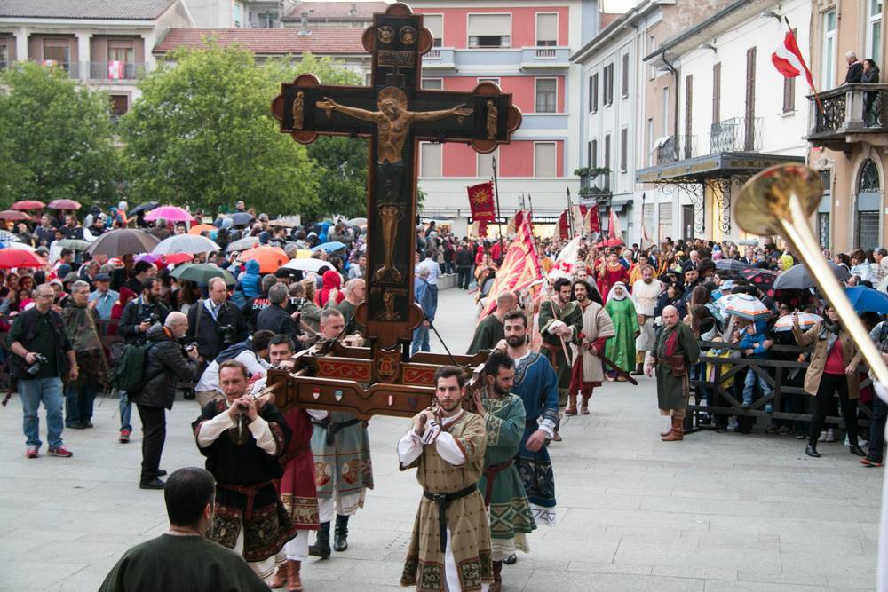 Palio di Legnano: la traslazione della croce